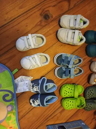 Lote bebé: bañera, ropa, zapatos y más