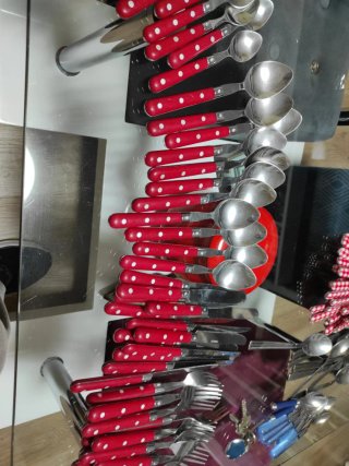 Juego Cubiertos Stanless Rojo y Plateado