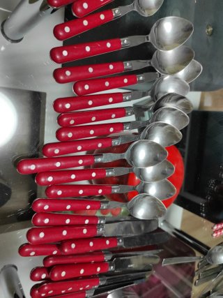 Juego Cubiertos Stanless Rojo y Plateado