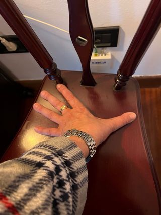 Silla antigua de madera