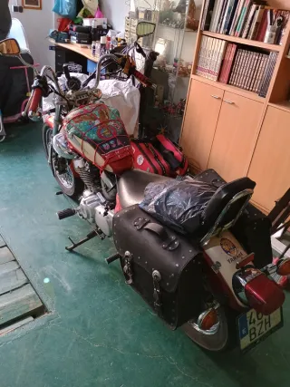 Yamaha Cruiser Roja y Plateada