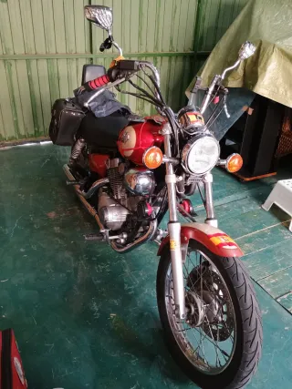 Yamaha Cruiser Roja y Plateada