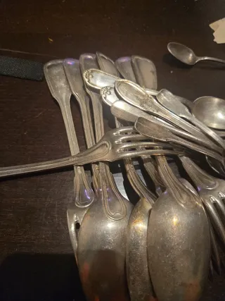 Lote  18 cubiertos antiguos metal