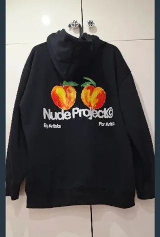 Sudadera Nude Project con estampado de melocotones