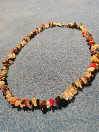 Collar de piedras naturales multicolor