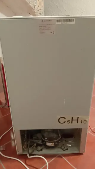 Frigorífico pequeño con congelador LB