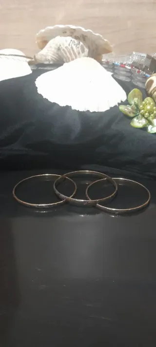 3 pulseras de cobre con diseño