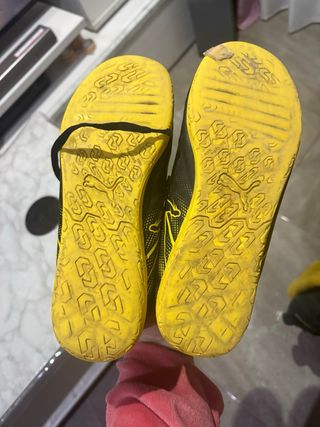 Zapatillas Puma Fútbol Negras y Amarillas