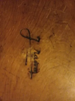 Cajita firmada madera diametro aprox.25 cm