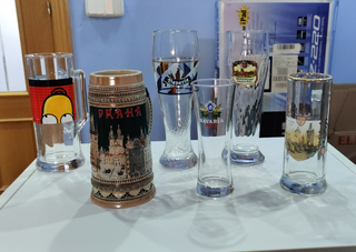 Lote 6 Jarras y Vasos Cerveza Praga Simpson