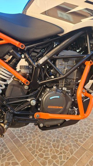 KTM Duke 125 ABS 2018 15cv
