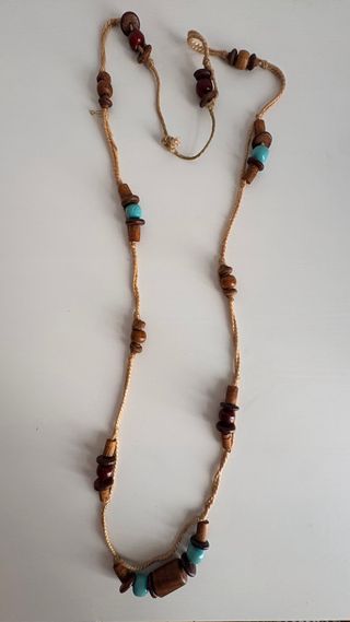 Collar de cuentas de madera y turquesa