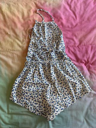 Mono corto floral Bershka Talla XS