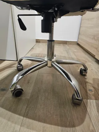 Silla de escritorio con ruedas