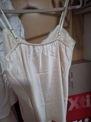 Camiseta tirantes encaje beige