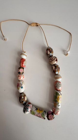 Collar artesanal de cuentas de cerámica