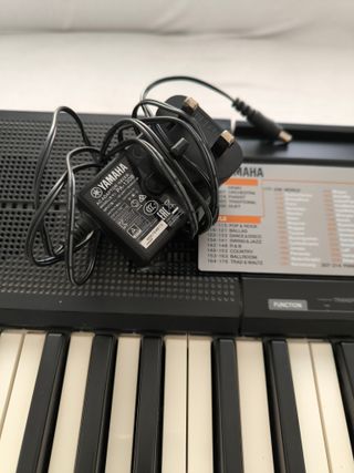 Teclado Yamaha PSR-F50 - 61 teclas