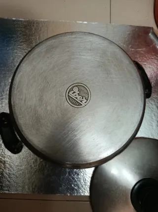 Olla Original de la marca Iber 24"