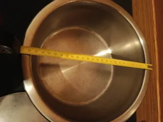 Olla Original de la marca Iber 24"