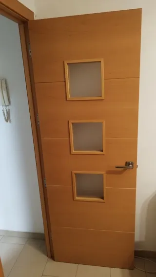 Dos puerta madera haya vaporizada.