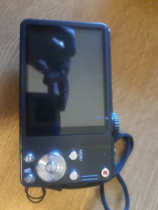 Cámara Samsung WB700 14.2MP Zoom 18x