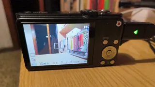 Cámara Samsung WB700 14.2MP Zoom 18x