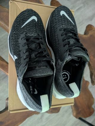 Nike Invincible Run 3 Negro/Gris