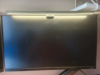 Luz de monitor negra
