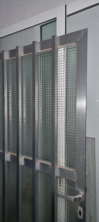Puerta de aluminio con cristal