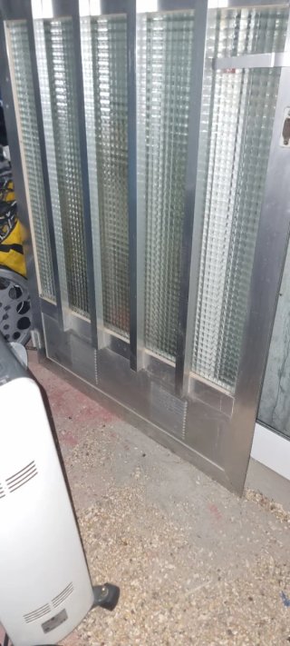 Puerta de aluminio con cristal