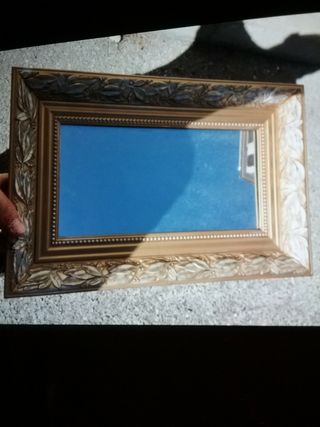 Espejo decorativo dorado con marco