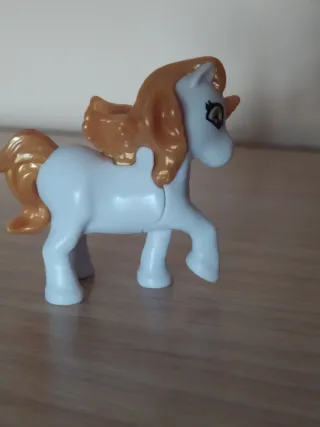 Unicornio Blanco y Dorado VC005