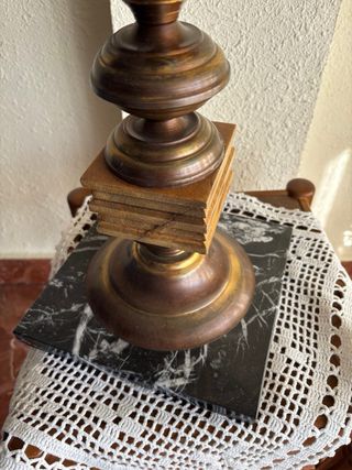 Lámpara de pie alta