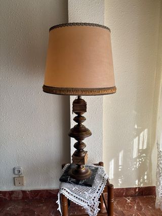 Lámpara de pie alta