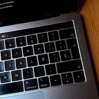 MacBook Pro negra de 13 pulgadas del 2020