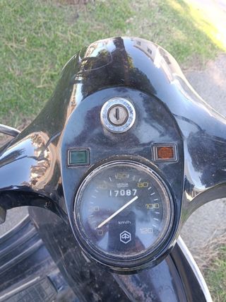 Vespa P200E 1985 Negra
