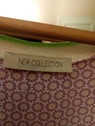 Blusa estampada cuello pico