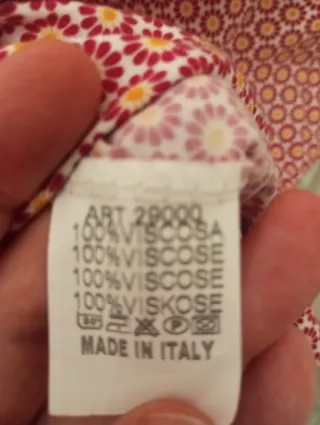 Blusa estampada cuello pico