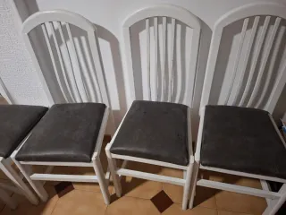 Juego de 6 sillas blancas y marrones