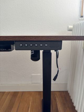 Escritorio elevable madera 120x60cm (cable roto)