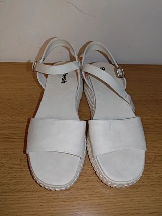 Sandalias blancas Refresh de plataforma, Talla 41 Nuevas