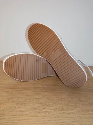 Sandalias blancas Refresh de plataforma, Talla 41 Nuevas