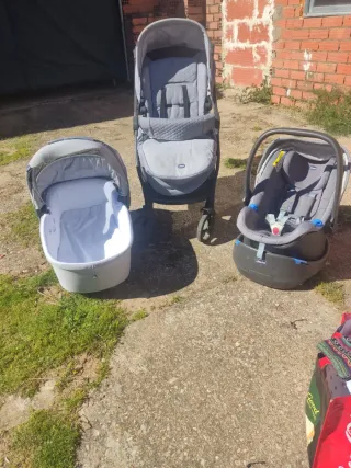 Trio Chicco Seggiolini + Culla + adattatore isofix per auto