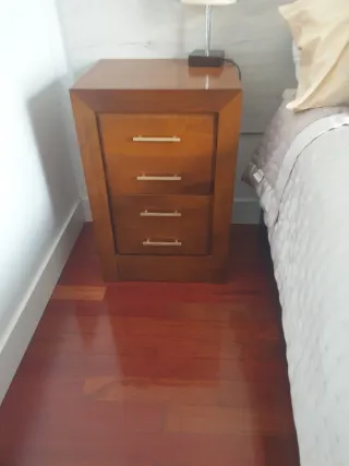 Armario de madera maciza