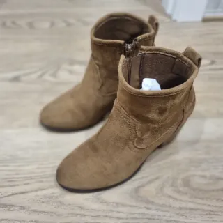 Botines marrones de ante con tacón