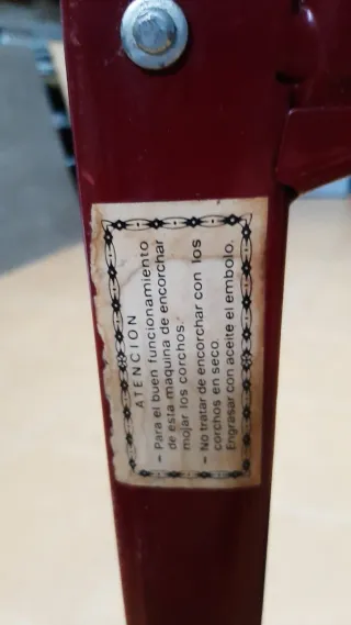 Encorchadora de vino manual