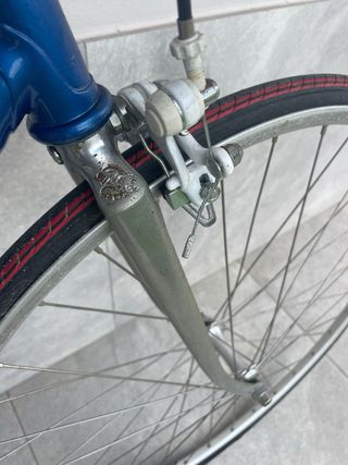 Bicicleta Clásica Roja y Azul