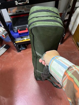 Bolsa de pesca con 2 cañas y accesorios