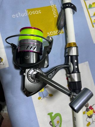 Bolsa de pesca con 2 cañas y accesorios