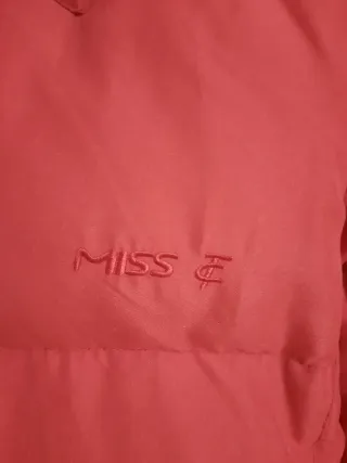 Piumino rosso con cappuccio Genuine Down